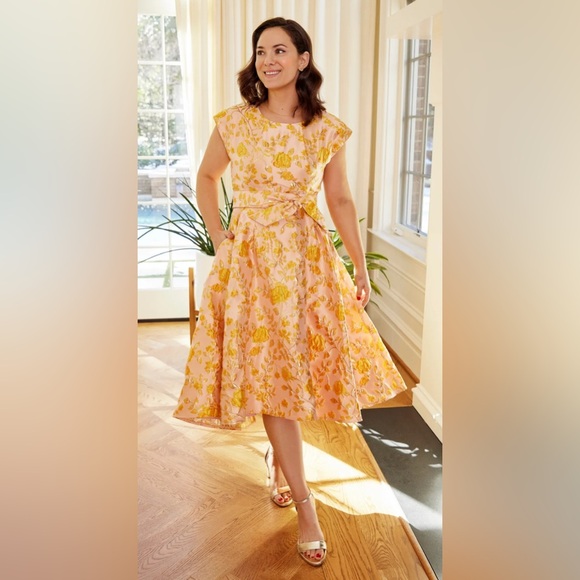 abbey glass Dresses & Skirts - ABBEY GLASS- Yellow and Orange Flutter Sleeve V-Neck A-Line Sundress